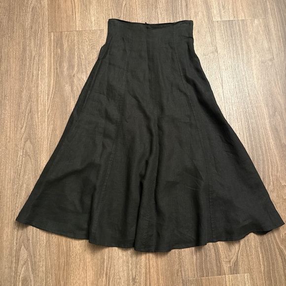 Ivan Grundahl Dresses & Skirts - Ivan grundahl Black Flared Midi Skirt  - Women
100% linen size 36